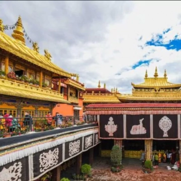 The Golden Temple - Jokhang Temple in Lhasa, Tibet